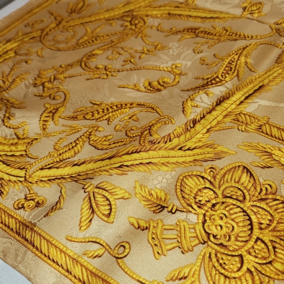 Nina Ricci Gold scarf ✨️ 💛 - Picture 4 of 14